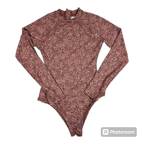 Billabong Swim Women’s Hidden Shore Mock Neck Swimsuit Leopard Small - Picture 2 of 12